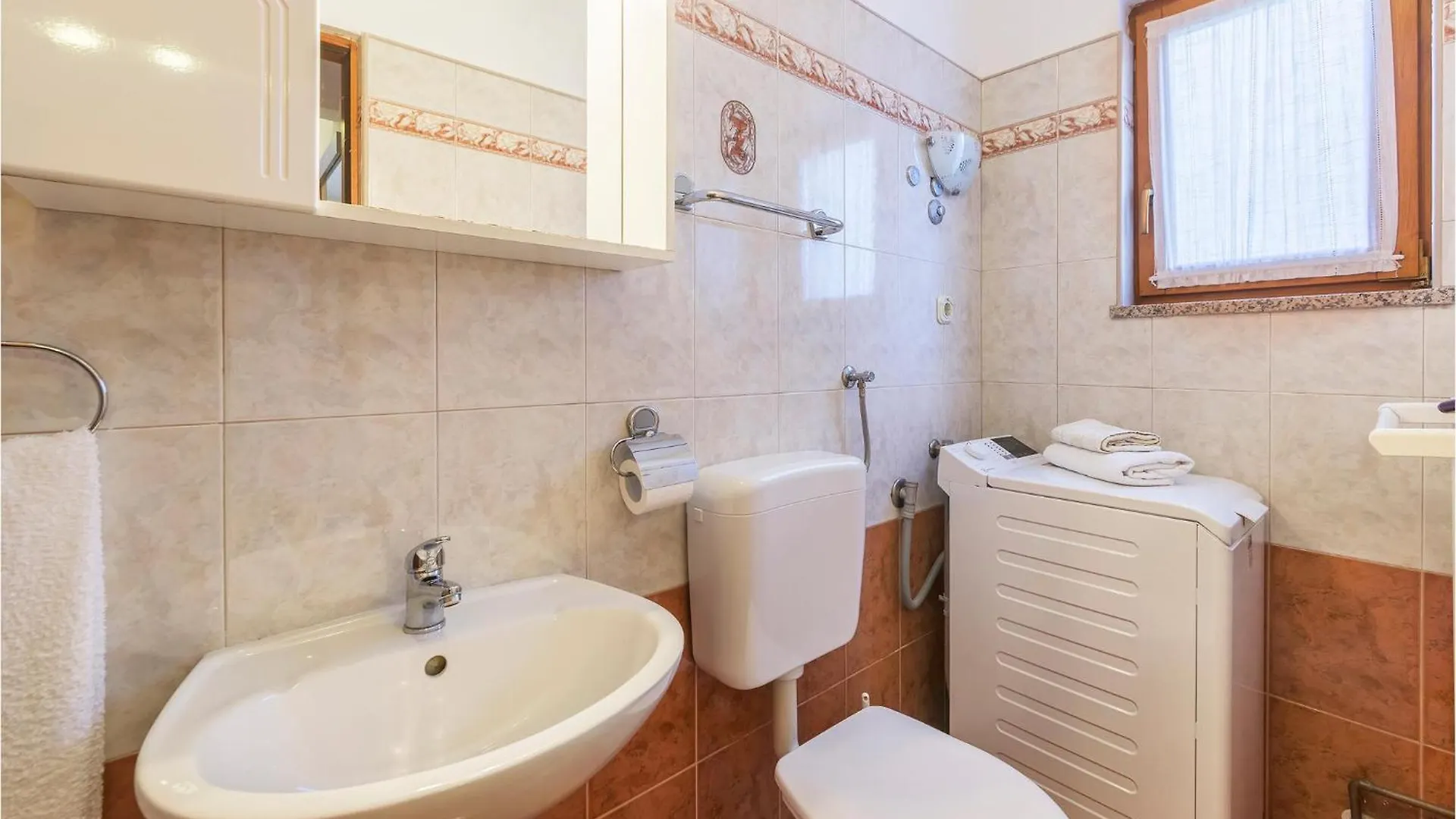 Lovely Apartment In Rovinj With Wifi 0*,